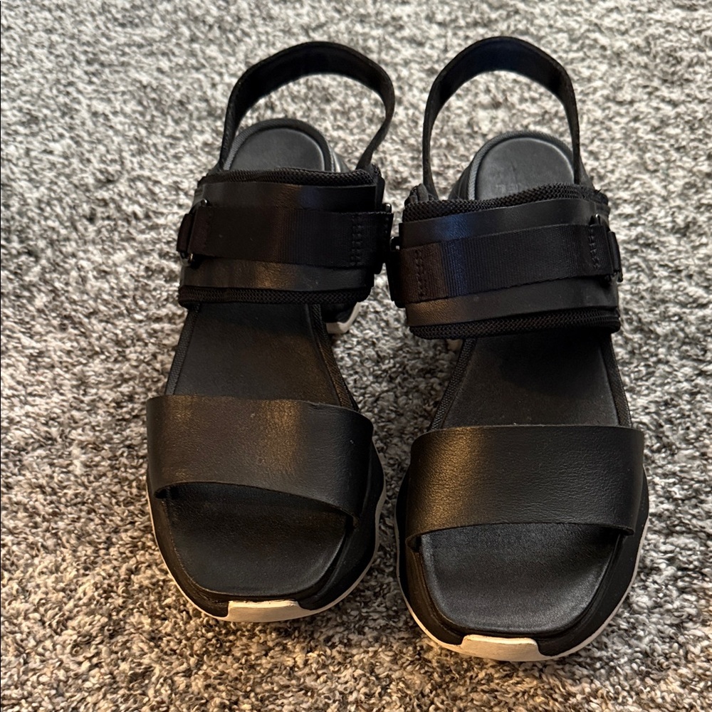 Sore Kinetic Black Sandal - Size 8.5